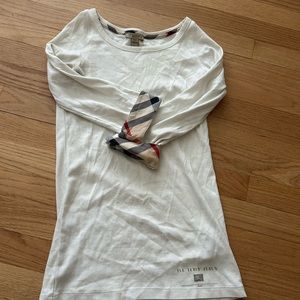 authentic size small burberry t shirt